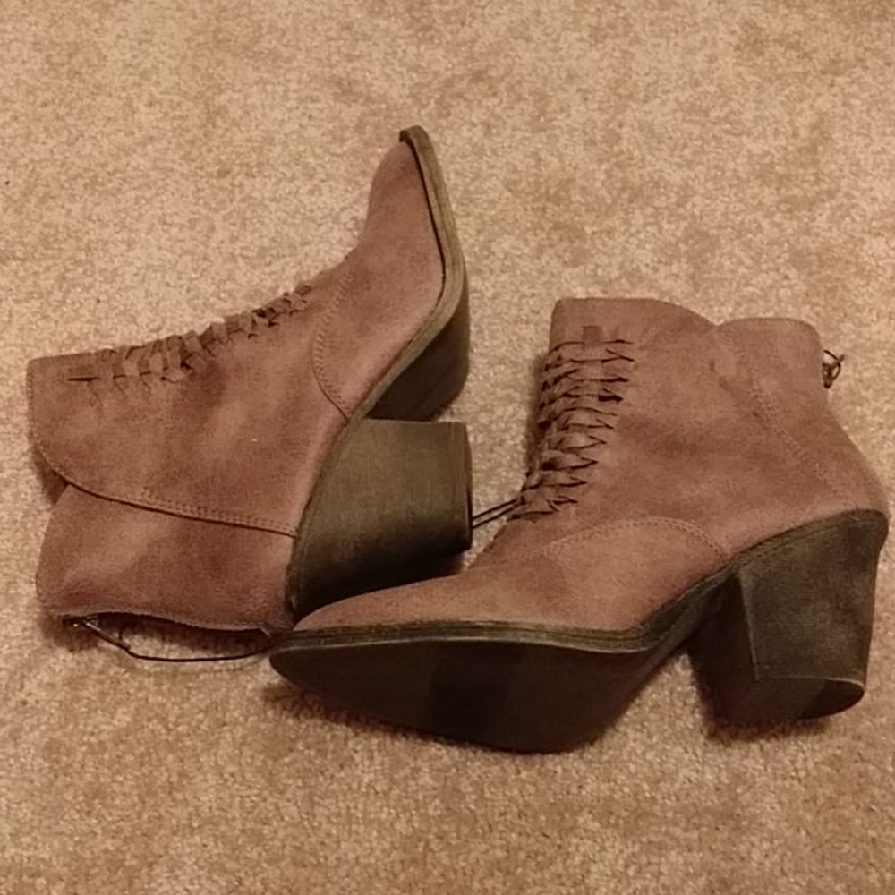 Shoe - Picture 8 of 8